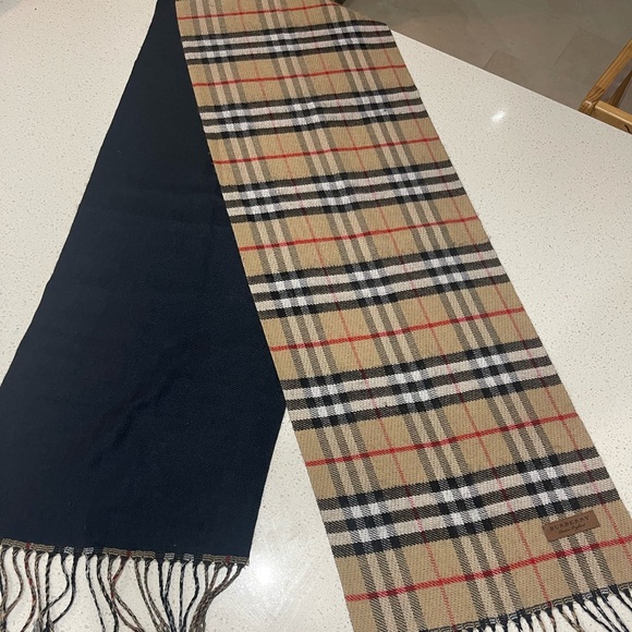 BURBERRY Reversible Cashmere Scarf - Picture 13 of 13